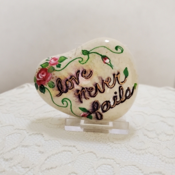 Hand painted Inspirational Word rock "Love Never Fails" with roses - Picture 5 of 7